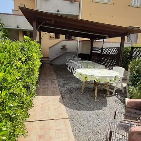 Vada Zona Residenziale A 300 Mt Dal Mare Da 6 A 8 Posti Letto Villa Kültér fotó